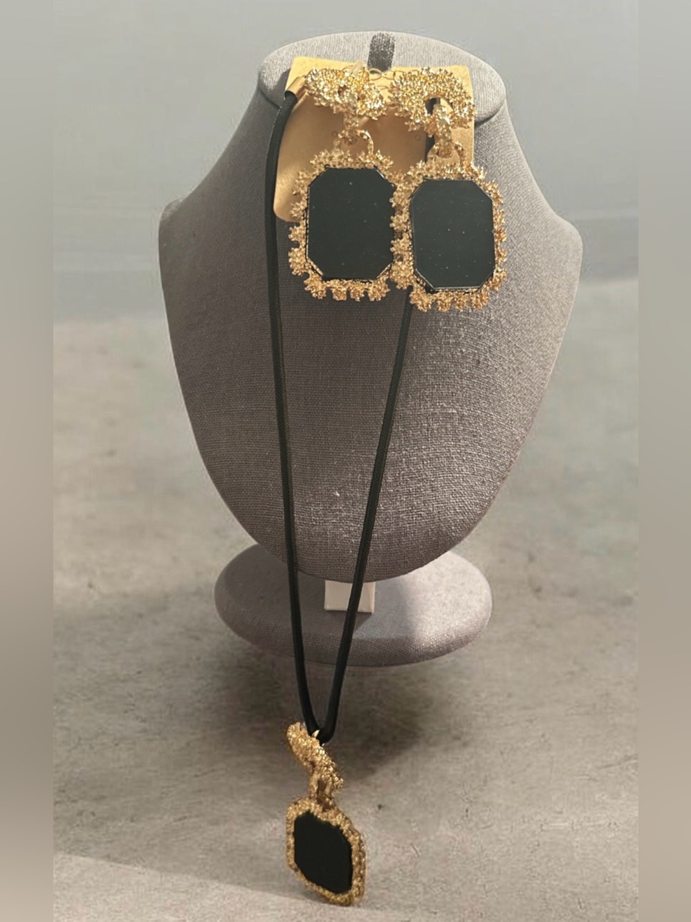 Gold and Black Statement Necklace & Earring Set
657A
